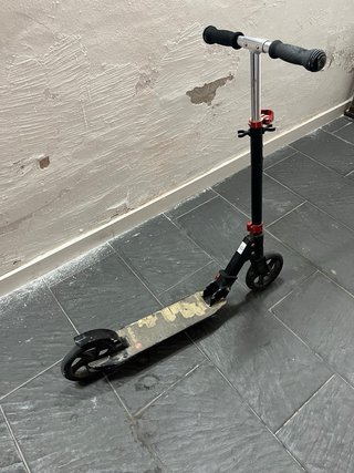 Patinete plegable negro y rojo