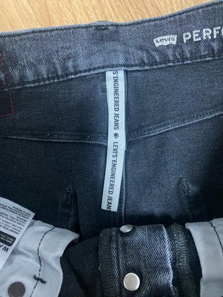 Levi's Engineered Jeans Negros Ajustados Elásticos
