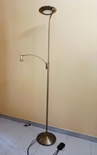 Lampada da terra regolabile dorata