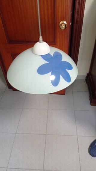 Lampada a sospensione in vetro con fiore blu
