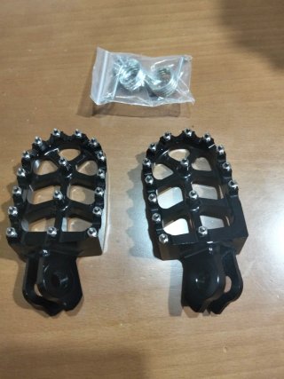 Estriberas Reposapiés Moto Negro