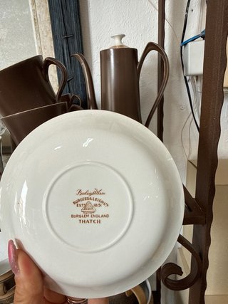 Juego de tazas de cerámica marrón y blanco
