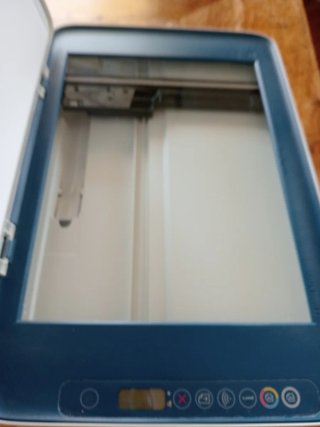 Impresora HP azul y blanca