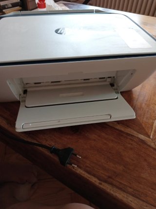 Impresora HP azul y blanca