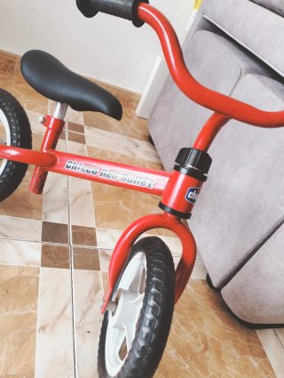 Bicicleta sin pedales Chicco roja