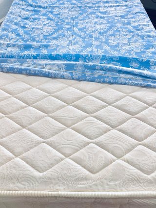 Cama diván IKEA blanca con 3 cajones y colchón