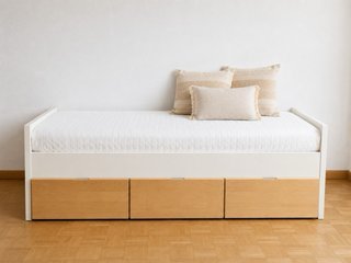 Cama diván IKEA blanca con 3 cajones y colchón