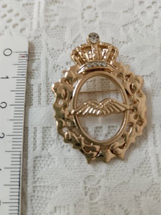 Spilla Cameo Dorata con Strass