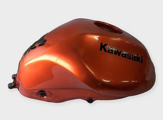Depósito combustible (daños golpe) Kawasaki ER6-N
