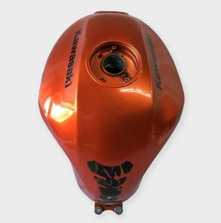 Depósito combustible (daños golpe) Kawasaki ER6-N