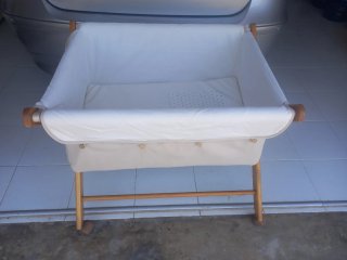 Cuna de tijera plegable