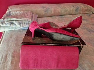 Zapatos tacón rosa con bolso