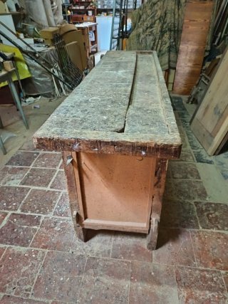 Mesa de carpintero antigua de madera