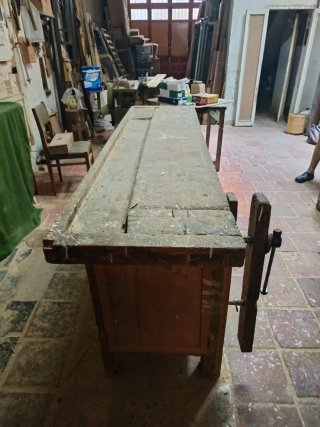 Mesa de carpintero antigua de madera