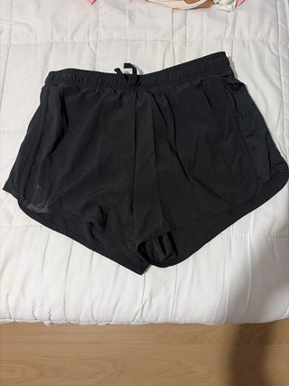 Pantalón corto deportivo negro
