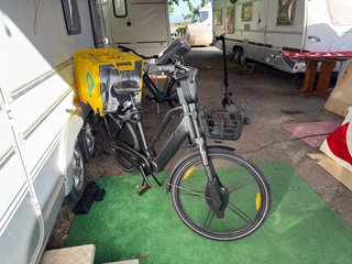 Bici Eléctrica con Bolsa Amarilla
