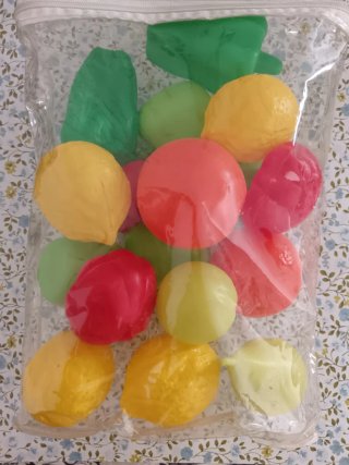 Frutas de plástico para jugar