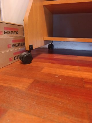 Mesa de ordenador/escritorio con ruedas