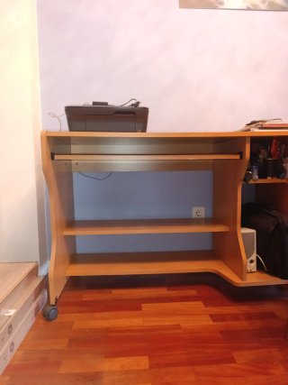 Mesa de ordenador/escritorio con ruedas