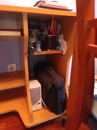 Mesa de ordenador/escritorio con ruedas