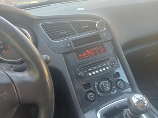 Peugeot 5008 2015