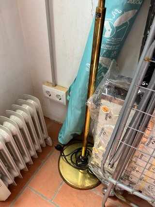 VIBIA : Lámpara de pie vintage beige y dorada