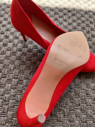 Zapatos de tacón rojos