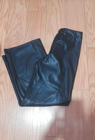 Pantalones de cuero anchos negros