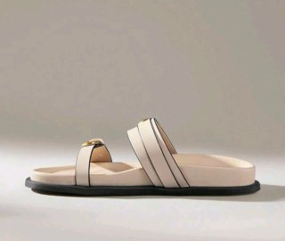 Sandalias Beige con Hebillas