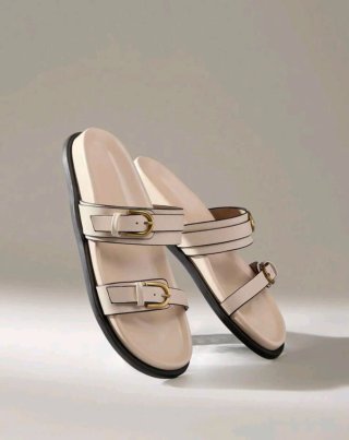 Sandalias Beige con Hebillas