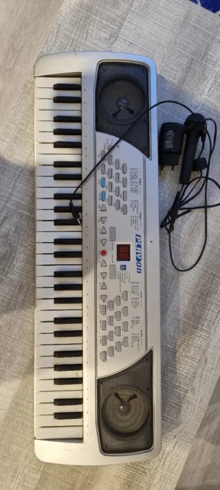 Teclado Electrónico PLAY ON con Micrófono