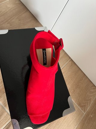 Sandalias Stradivarius Rojas Tacón