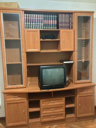 Mueble de salón madera y cristal
