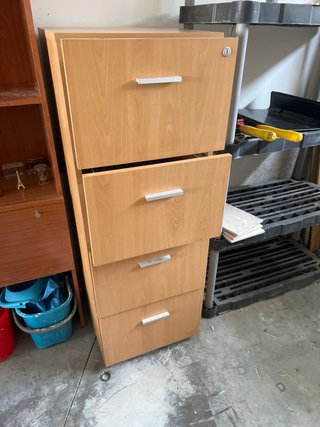 Archivador de madera y metal