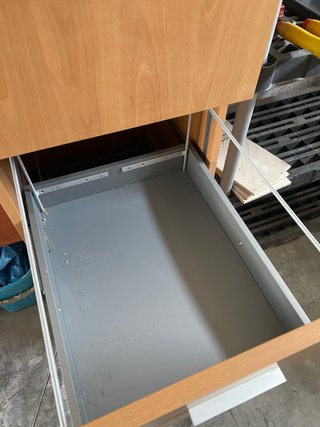 Archivador de madera y metal
