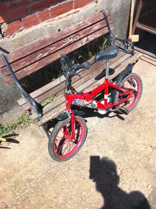 Bicicleta infantile rossa