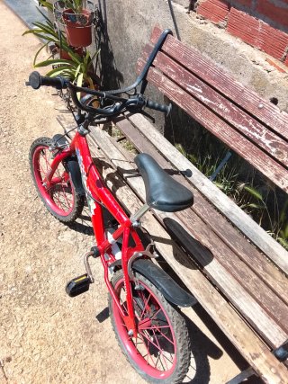 Bicicleta infantile rossa