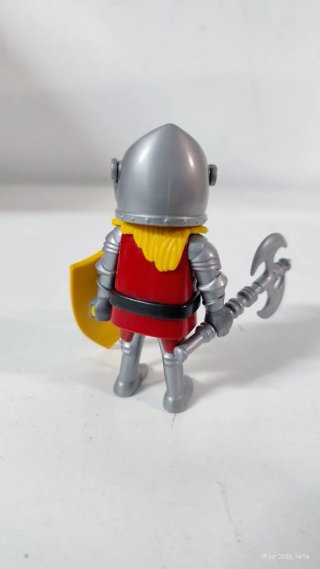 PLAYMOBIL CABALLERO FLOR DE LYS HACHA DOBLE FILO