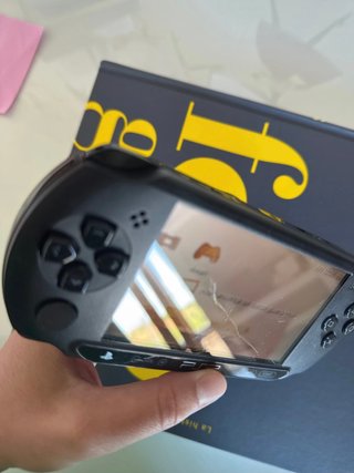 PSP Sony Negra Casi Sin Uso. Bateria carga al 100%