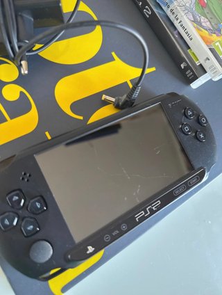 PSP Sony Negra Casi Sin Uso. Bateria carga al 100%