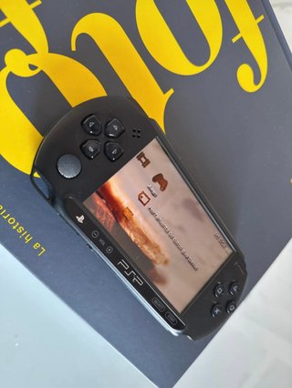 PSP Sony Negra Casi Sin Uso. Bateria carga al 100%