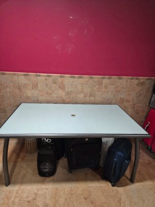 Mesa de porche de cristal y metal