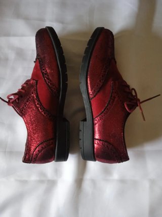 Zapatos rojos  unisex T37 ante y brillo