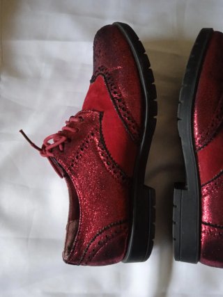 Zapatos rojos  unisex T37 ante y brillo