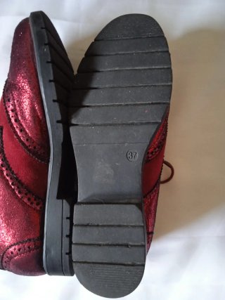 Zapatos rojos  unisex T37 ante y brillo