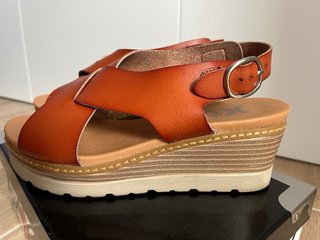 Sandalias cuña XTI naranja