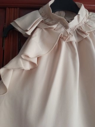 Blusa beige donna con scollo halter e volant