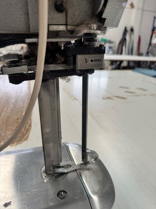Máquina de corte vertical Mack KM