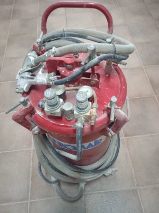 Máquina para tirar gotelé. Peso 60kg.