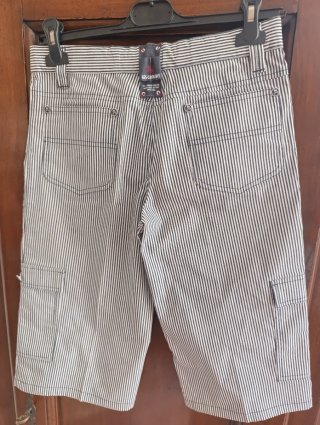 Pantaloni corti Les Copains righe blu/bianco tagli